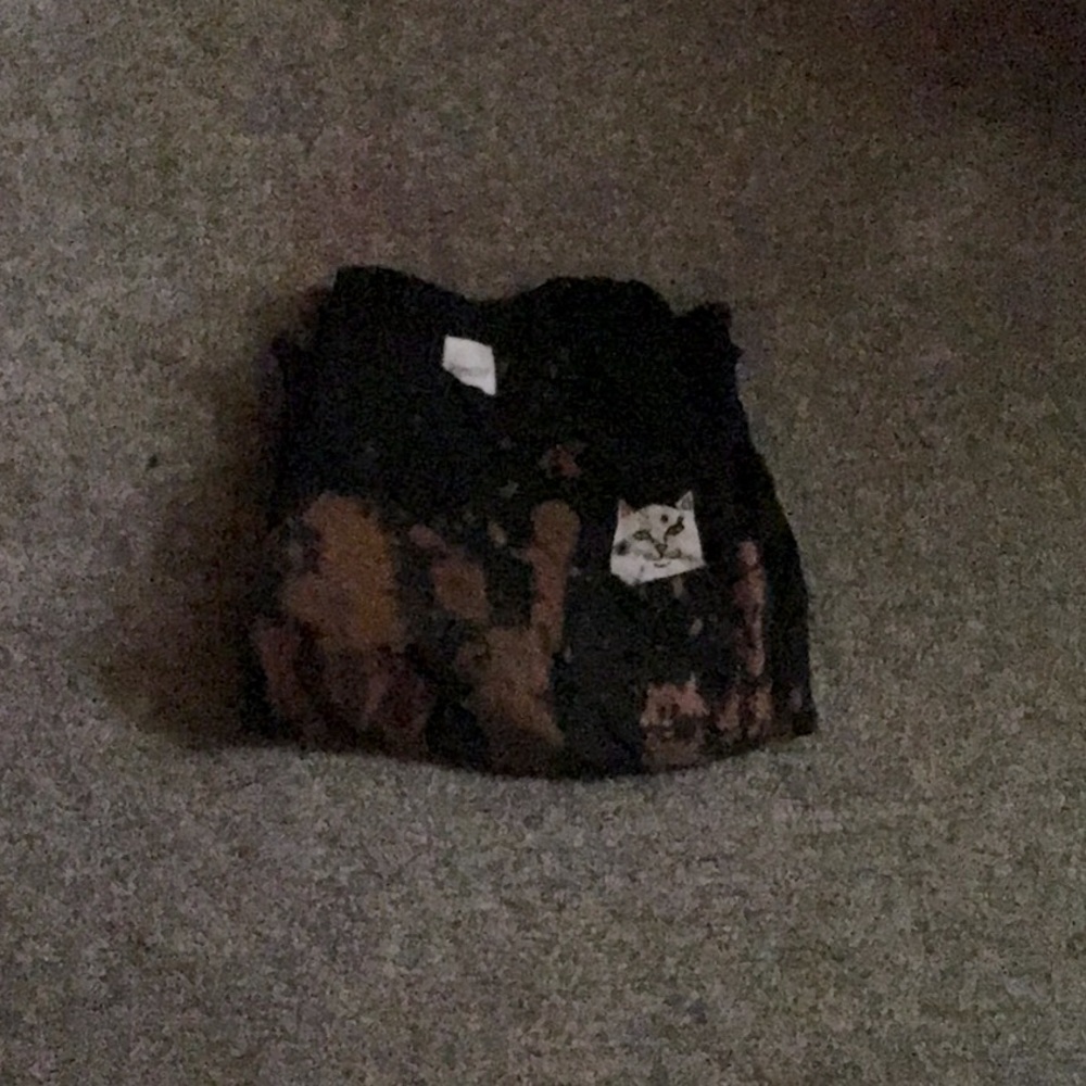 Bleached black rip n dip t-shirt 50%polyester 38% cotton 12% rayon